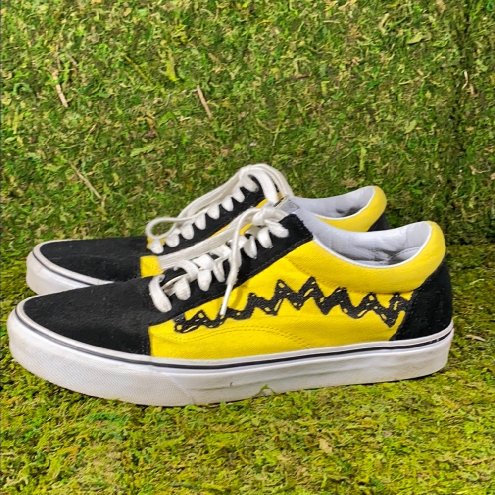 Peanuts Charlie Brown Vans
